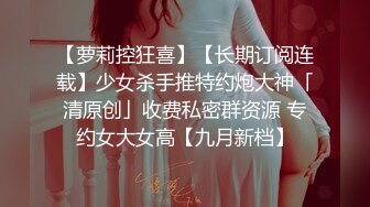 美妞坐在弯曲的大黑鸡上面享受