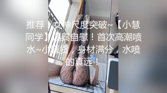  新流出民宿酒店偷拍 逼毛浓密性感苗条美女边看手机边自慰勾引男友来啪啪还没草就流白浆了