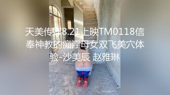 舔完鸡巴的小少妇按着小哥的头让他舔逼，全程露脸黑丝高跟诱惑，让大哥多体位蹂躏爆草，自己没爽够拿道具插