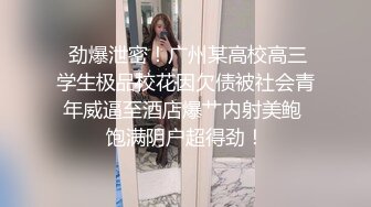 极品清纯的美少女咀迷人，夜幕降临，拿枕头坐在阳台上吹着凉凉的风，自慰扣粉粉的小穴，洞口小巧 ，揉奶发骚呻吟，也不怕邻居听到！