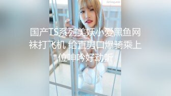 《泄密流出》美女大学生借了校园贷无法偿还被债主带到酒店用肉体偿还