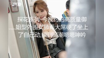 KTV唱歌选了个长发及腰的美女小姐姐,加点钱在包厢就把她拿下