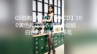  长相清纯娇小身材嫩妹足球宝贝装品牌，脱掉衣服翘起屁股露肥逼