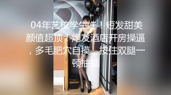   再战淫骚良家G奶巨乳妹，经典3P激情大战，悠闲看手机妹子主动骑坐，好友加入前后夹击爆插