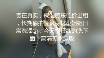 大眼睛尤物美女撩起睡衣掰穴，多毛嫩穴假屌抽插，猛捅低低呻吟