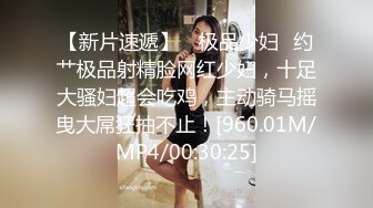  20岁新人小姐姐！大红唇甜美活泼！脱掉小背心，贫乳小奶子，掰穴特写看洞洞，苗条身材展示