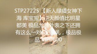 街拍抄底漂亮的连衣裙美女，骚的可以居然没有穿内裤