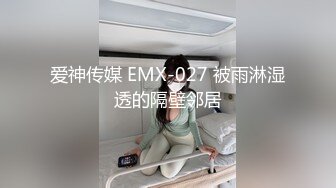 大辫子的小姑娘穿着开档黑丝诱惑狼友，淫语互动撩骚不断，道具玩弄骚穴，淫水都拉丝了真骚啊