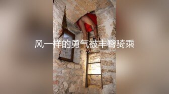 胸前纹身红唇美女振动棒疯狂插穴，淫语骚话无毛嫩穴极度诱惑