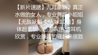 黑衣短裤长发美女微毛光滑的阴唇张着口