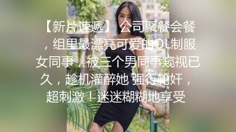 专注人前露出与路人同框美腿女神GI9ZA视图集，公园超市广场哪人多往哪去和老登一起锻炼 (4)