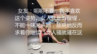 偷窥对面喜欢光着屁屁在屋里走动的美少妇