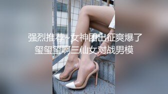 眼镜美妞大战头套男 扶JB插入抽送 应观众要求换上黑丝双腿肩上扛激情爆操