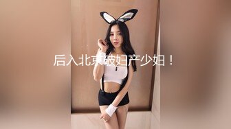 跟随抄底和男友逛街的cos美眉