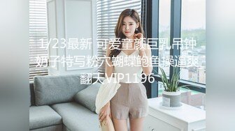 美容院老板娘还真臊,看店期间没客人,自己脱了裤子摸B紫薇,突然来个人,赶忙招呼客人