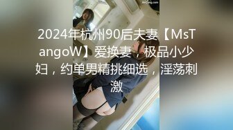 小哥憋坏了在洗浴找了个按摩小妹偷拍，看着颜值不错按着按着就把裤衩脱了玩打飞机，手法熟练真有点抗不住