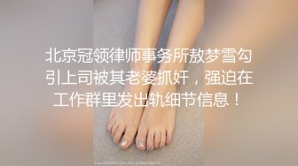 肉感大奶骚女，白色丝袜掏屌吸吮，手指扣入肥穴，上位骑坐，扶着大屁股后入