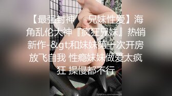 【新片速遞】   新人妹子，刚洗洗澡在吹吹头发直播给狼友看身材还不停自慰手指抠逼