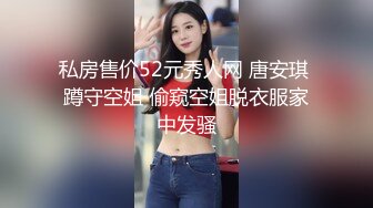 【我有一台拖拉机】小胖哥大战轻熟女，里面穿的连体网袜太骚了，翘起屁股舔屌，抱起来抽插猛操