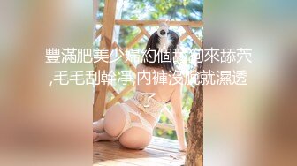  网红脸妹子，白皙大奶红唇，被猥琐头套男推到操逼，女上位无套啪啪暴力打桩花样操逼