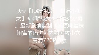  丰满熟女半老徐娘的黑丝大肥屁股，豪乳爱不释手，上来就深喉吃鸡卧室中超多姿势