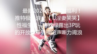 小情侣穿着情侣红裤衩开房，妹子看着娇小一对美乳又大又翘，男友沉迷手机都懒得干720P