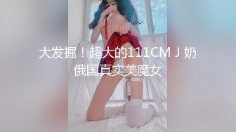 TP整理货架的眼镜美眉奶子