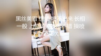 新来的良家小少妇露脸颜值不错，漏着骚奶子边吃饭边跟狼友发骚，揉奶摸逼自慰呻吟，跟狼友互动精彩不要错过