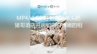 【公交车】穿丝袜短裙在公交车上自慰。