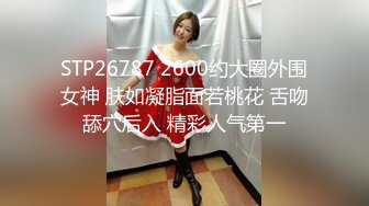 20岁活力美少女，掏出大奶子揉捏，圆润大肥臀脱下内裤，中指扣入粉穴高潮流出白浆