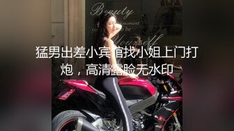 商城偷窥漂亮小少妇 跟闺蜜有说有笑 小骚丁卡屁沟 大屁屁看着超性感