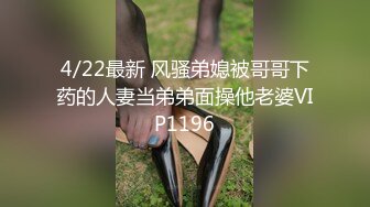 极品CP✅魔手》疯狂大胆坑神躲进商场女_厕独占一个坑位隔板缝中偸_拍各种B形妹子方便▲极限特写镜头快要碰到B了 (6)