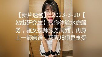 小马哥居情演绎兄妹两趁妈妈打扫卫生在沙发上啪啪_