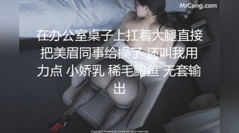 ❤️❤️淫荡小骚货，泳池操逼大战，水里抱起来操，趴在气垫上后入，骑乘位操美臀，很是享受