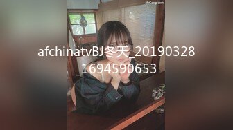  眼镜小美女露脸群P好几哥大哥，身材不错让三个大哥对着小嘴奶子和逼逼撸鸡巴