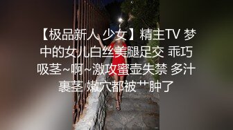 【360酒店】嘻哈女友，苗条身姿，被男友抱操，两只脚脚缠绵在一起，叫声很可爱，操爽了还给男友舔干净鸡巴，脸上贼开心~