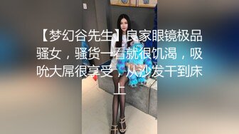 重磅！高人气PANS头牌女神模特【西门小玉】大尺度私拍视图二弹，各种露奶露逼情趣装，亮点是摄影师全程PUA对话