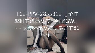 很OK的小女人全程露脸撩骚狼友，听指挥去玩弄哥哥的大鸡巴，冲洗干净舔鸡巴舔蛋，无毛骚逼直接无套抽插