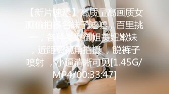 申精黑丝情趣内衣的蜜桃臀少妇