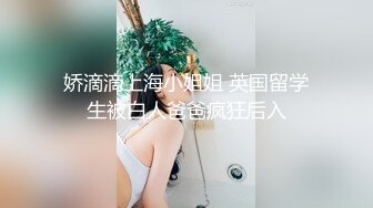 丰乳肥臀大奶妹，超短裙一把抱住揉奶子，镜头前深喉插嘴，开档灰丝扣穴后人爆插