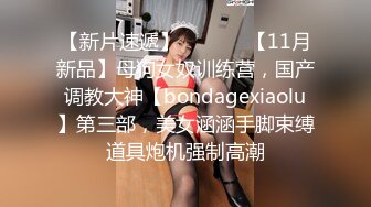 JK装萌妹子啪啪特写口交穿上开档黑丝翘屁股猛操