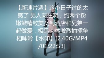 技术超棒的嫂子露脸与小叔子激情啪啪，这口活一看就很棒舌头灵活，情趣装主动上位摸着大哥的手揉自己的奶子