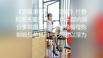 高个子的性感美女模特在家里张开她的大腿享受着男友带来的快感