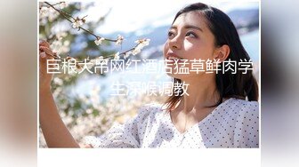  熟女阿姨偷情老外 又舔又亲 被无套输出 完事还送阿姨一条裙子 非常开心