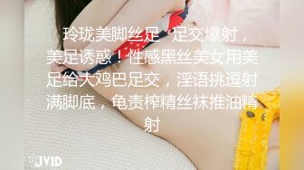 《极品反差✿淫妻泄密》露脸才是王道！推特温柔贤惠型娇妻mumi私拍，表里不一大玩性爱，调教露出道具紫薇纯纯小母狗