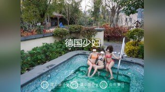 沙发上撅起黑丝大屁股熟女扭动丰满蜜桃臀着实诱惑