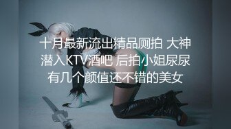 白白胖胖丰满女友，小心翼翼拿纸巾给男友擦J8，爱惜用嘴吞吐