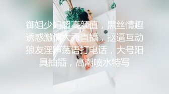 风景区女厕全景偷拍多位美女少妇前来献B (2)