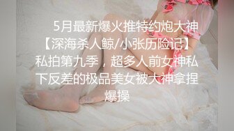 两个轻熟女姐妹花全程露脸跟狼友大秀发骚，淫声荡语互动撩骚，吃奶抠逼自慰呻吟，撅着大屁股求草精彩别错过