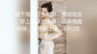 二哥午夜探花约两个性感短发妹子啪啪，穿上情趣装口交上位骑乘猛操